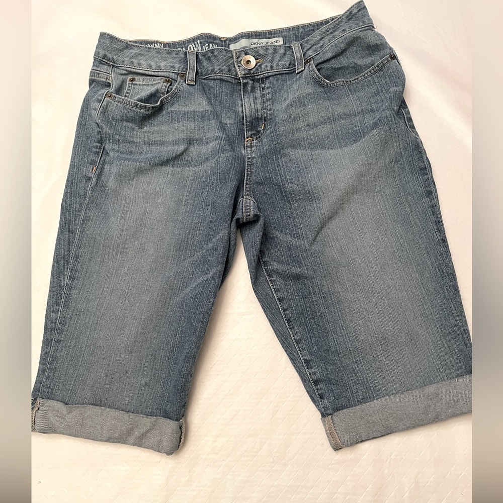 🦋 2 / $30 🦋 DKNY Ludlow Jean Long Shorts Size 14 in a light wash shade.